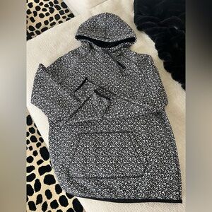 Nike ThermaFit Black and White Patterned Hoodie